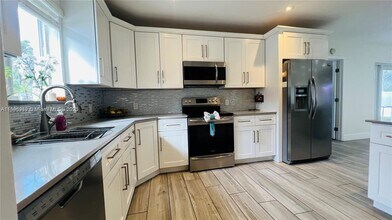 911 N 14th Ave in Hollywood, FL - Building Photo - Building Photo