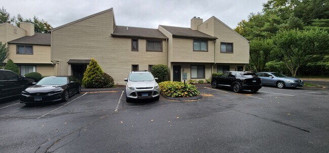 2 Horizon Dr in Norwalk, CT - Building Photo - Building Photo
