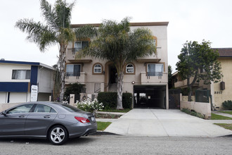 3321 Mentone Ave in Los Angeles, CA - Building Photo - Building Photo