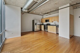 700 W Van Buren in Chicago, IL - Building Photo - Building Photo