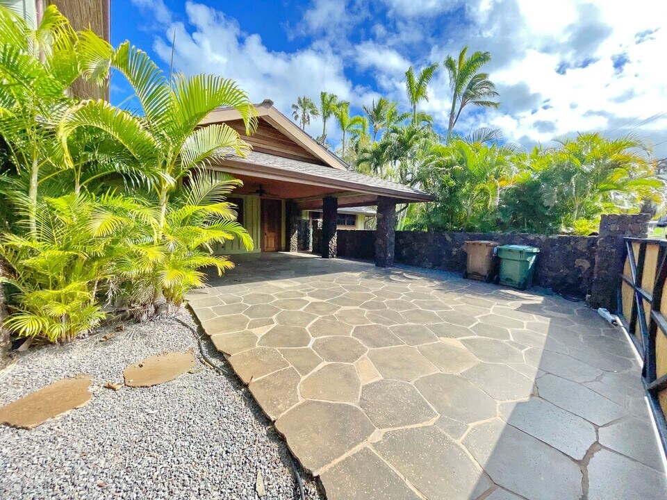 595 Kupulau Dr in Kihei, HI - Building Photo