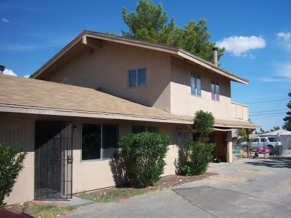 7411 Cherokee Trl in Yucca Valley, CA - Foto de edificio