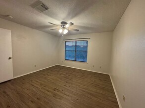 9011 Via Hermosa in San Antonio, TX - Building Photo - Building Photo