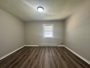 3602 Cannan Forest Dr, Unit D in Greensboro, NC - Foto de edificio - Building Photo