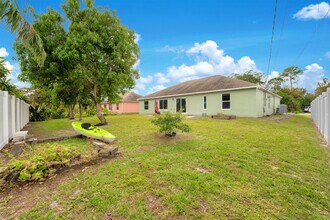 1231 SE Naples Ln in Port St. Lucie, FL - Building Photo - Building Photo