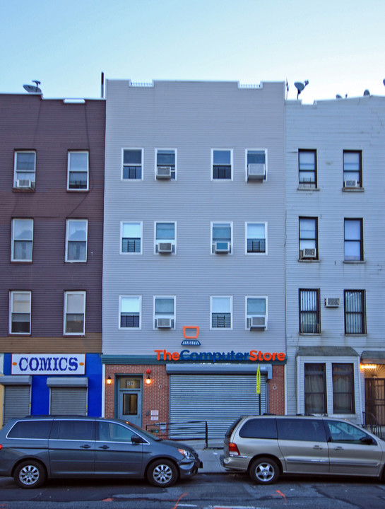 269 Lee Ave in Brooklyn, NY - Building Photo