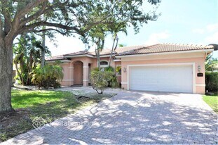 10240 NW 52nd St in Coral Springs, FL - Building Photo