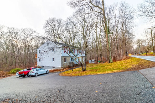 405 Noank Ledyard Rd in Groton, CT - Building Photo - Building Photo