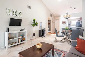 134 Lakepointe Cir in Kissimmee, FL - Building Photo - Building Photo