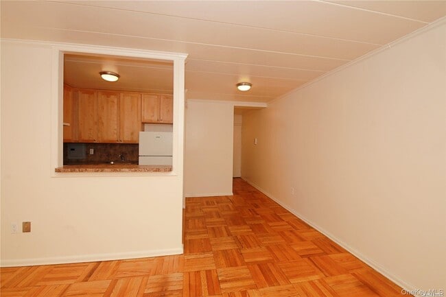 121 Vincent Ave in Lynbrook, NY - Building Photo - Building Photo