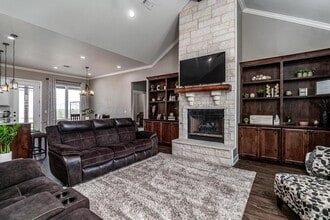 501 E Cemetery Rd in Canyon, TX - Foto de edificio - Building Photo