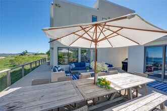 15B Lighthouse Rd in Southampton, NY - Building Photo - Building Photo