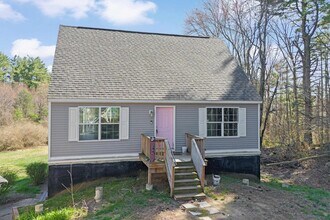 7 Pheasant Run in Pembroke, NH - Building Photo - Building Photo