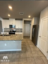 7649 Intrepid Rd in Wesley Chapel, FL - Foto de edificio - Building Photo