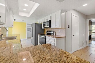 4518 N Heron Dr in Seabrook, TX - Building Photo - Building Photo