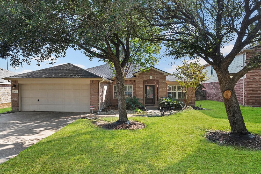 2123 Enchanted Park Ln in Katy, TX - Building Photo