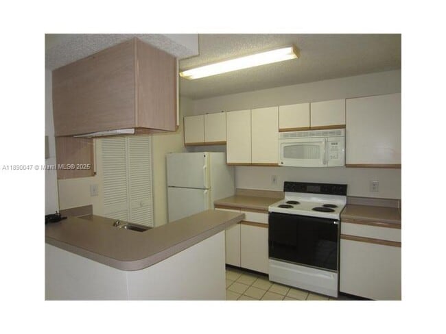 4005 W McNab Rd in Pompano Beach, FL - Building Photo - Building Photo