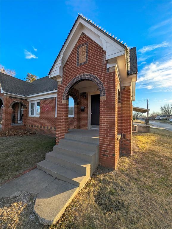 property at 1500 N Drexel Blvd