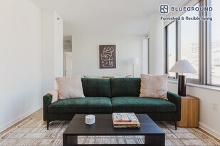 535 W 23rd St in New York, NY - Building Photo