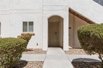 5650 E Sahara Ave in Las Vegas, NV - Building Photo - Building Photo