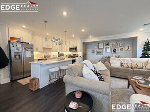 80 North Beacon St, Unit 1 in Boston, MA - Foto de edificio - Building Photo