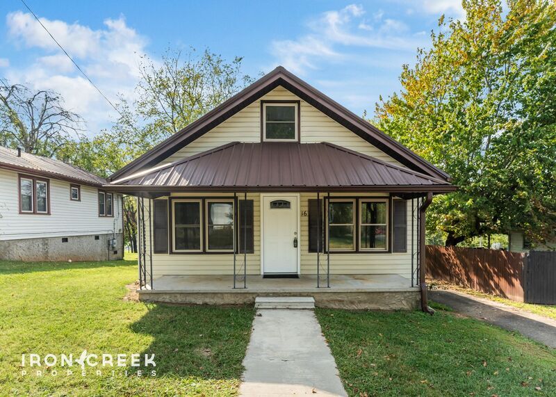 16 Pelzer St in Woodfin, NC - Building Photo