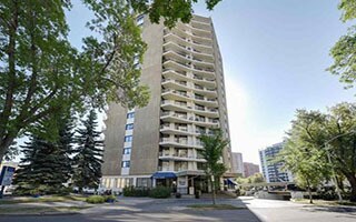 10045-10117 117 St NW in Edmonton, AB - Building Photo