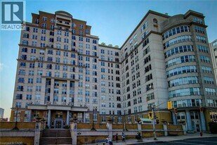 135 James St S in Hamilton, ON - Building Photo