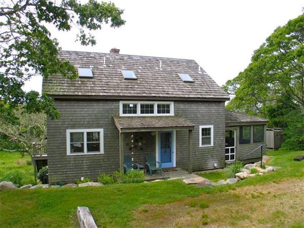 6 Holly Briar Rd in Aquinnah, MA - Building Photo