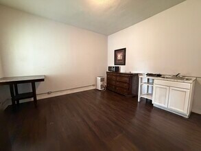 1211 W Park Ave in Orange, TX - Building Photo - Building Photo