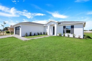 1211 NW 8th Pl in Cape Coral, FL - Foto de edificio - Building Photo