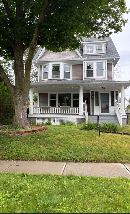 1181 Virginia Ave in Lakewood, OH - Building Photo