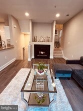 46375 Pryor Square in Cascades, VA - Building Photo - Building Photo