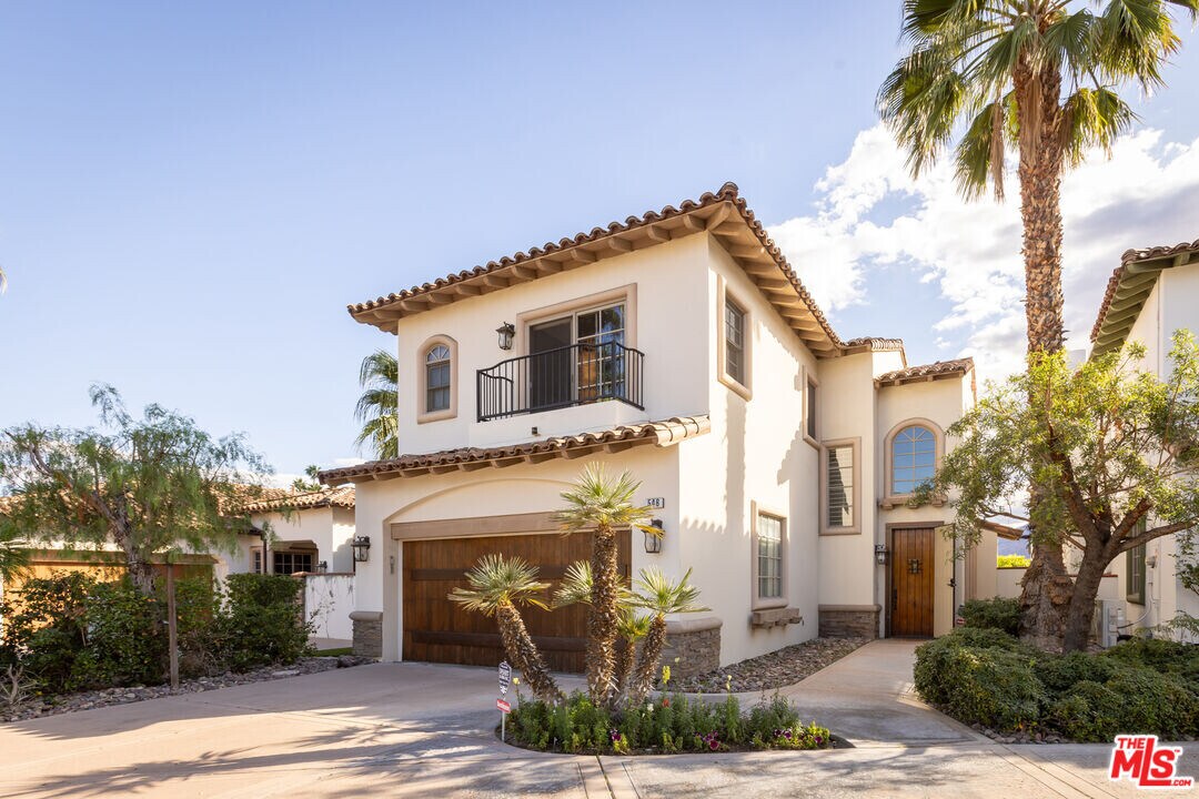 546 N Indian Canyon Dr in Palm Springs, CA - Building Photo