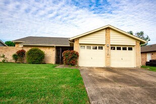 7310 Westbranch Dr in Houston, TX - Building Photo