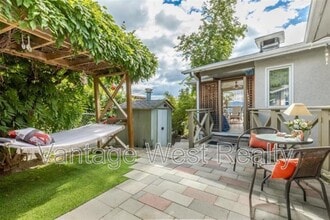 2805 Thacker Dr in West Kelowna, BC - Building Photo - Building Photo
