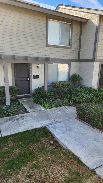 541 W Alton Ave, Unit C in Santa Ana, CA - Building Photo