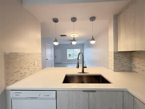 16736 Hemingway Dr in Weston, FL - Building Photo - Building Photo