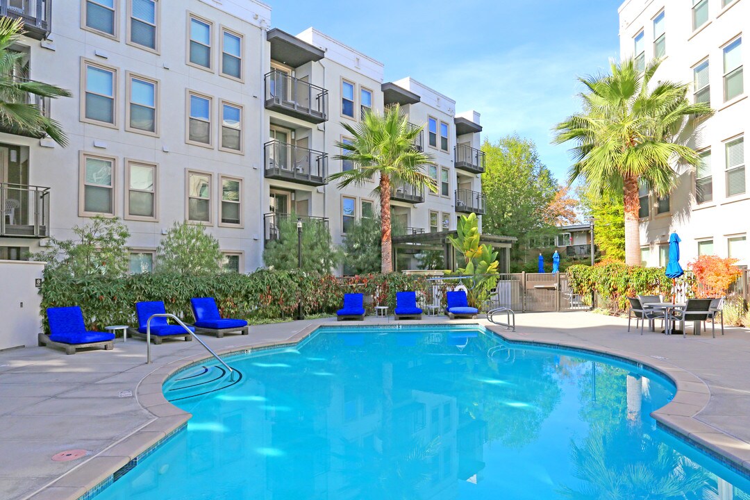 Cirrus Redwood City in Redwood City, CA - Building Photo