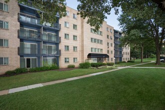 Woodmont Park Apartments in Alexandria, VA - Building Photo - Building Photo