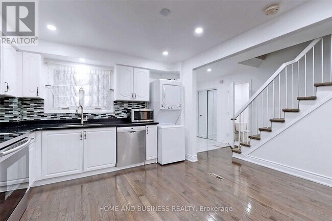 31 Greenleaf Cres in Brampton, ON - Building Photo - Building Photo