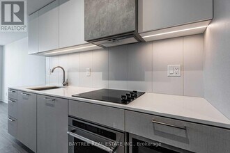 19 Western Battery Rd in Toronto, ON - Building Photo - Building Photo