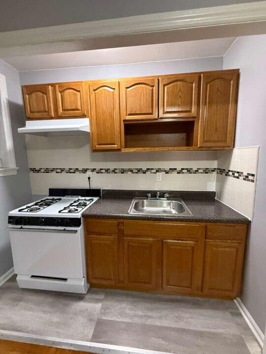 4 Chestnut St in East Orange, NJ - Building Photo