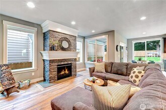 2147 Browns Point Blvd in Tacoma, WA - Building Photo - Building Photo