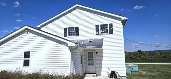 323 Brewster Rd in New Castle, PA - Foto de edificio - Building Photo