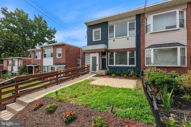 property at 53 Victor St NE