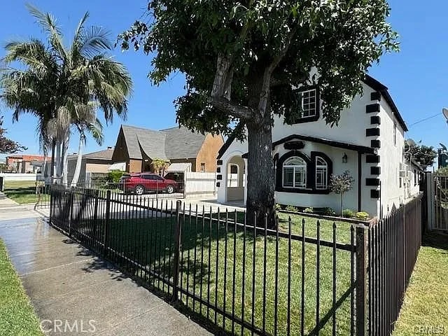 8178 Chestnut Ave, Unit House in South Gate, CA - Foto de edificio - Building Photo