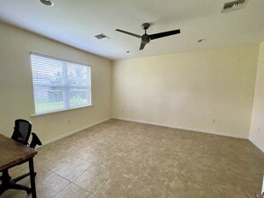 15201 Torino Ln in Ft. Myers, FL - Foto de edificio - Building Photo