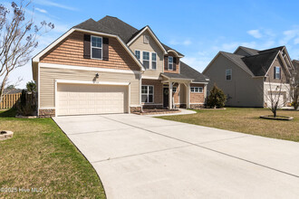 110 Pine Lakes Dr in Maple Hill, NC - Building Photo - Building Photo