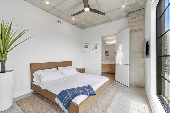 401 NW 1st Ave in Fort Lauderdale, FL - Building Photo - Building Photo